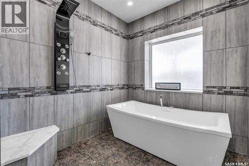7 Loewen Court, Warman, SK - Indoor Photo Showing Bathroom