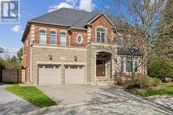 1020 VALLEY CREST CIRCLE Oakville, ON L6H 6W8