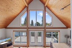1869 Fern Rd Courtenay, BC V9J 1W8