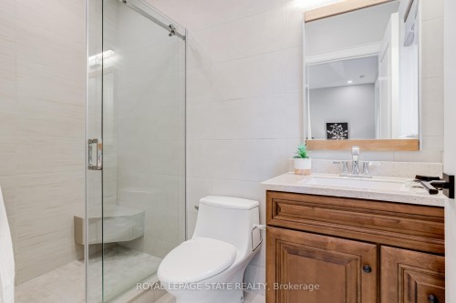 126 Mcgregor Crescent, Hamilton, ON - Indoor Photo Showing Bathroom