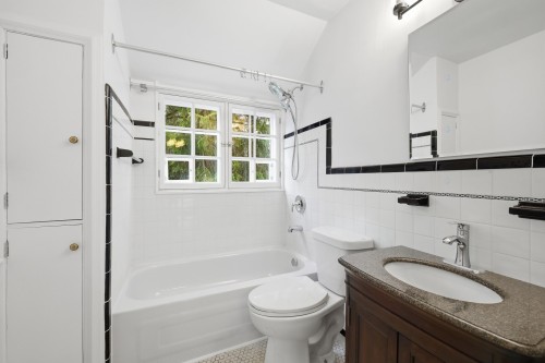 Bathroom - 47 Ch. Ozias-Leduc, Mont-Saint-Hilaire, QC - Indoor Photo Showing Bathroom