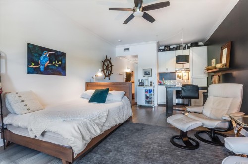 302-2326 Harbour Rd, Sidney, BC - Indoor Photo Showing Bedroom