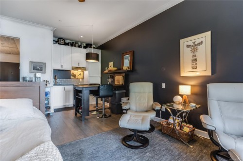 302-2326 Harbour Rd, Sidney, BC - Indoor