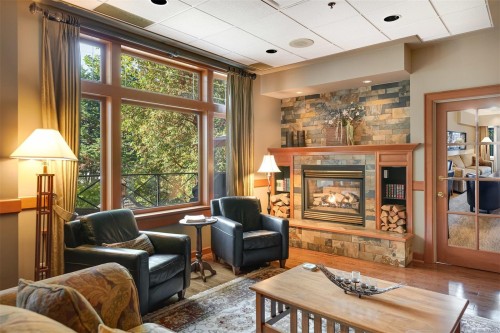 302-2326 Harbour Rd, Sidney, BC - Indoor Photo Showing Living Room With Fireplace