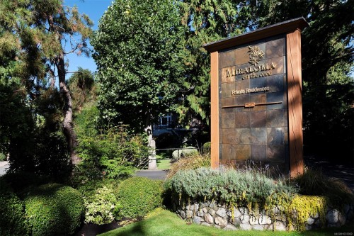 302-2326 Harbour Rd, Sidney, BC - Outdoor