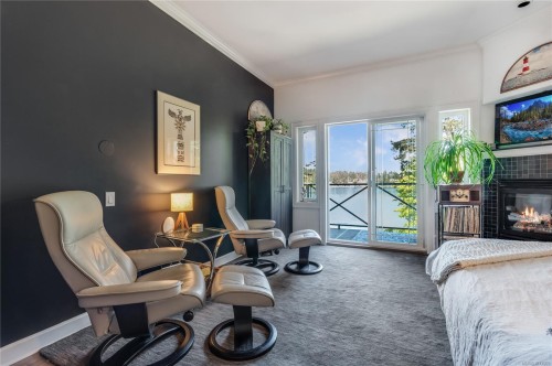 302-2326 Harbour Rd, Sidney, BC - Indoor With Fireplace