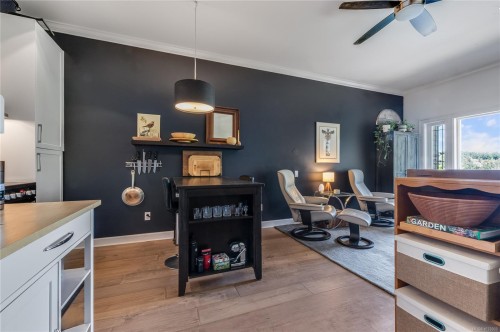 302-2326 Harbour Rd, Sidney, BC - Indoor