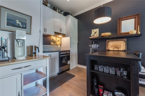 302-2326 Harbour Rd, Sidney, BC - Indoor Photo Showing Kitchen