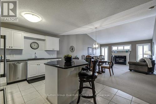 21 - 605 Welland Avenue, St. Catharines (Carlton/Bunting), ON - Indoor Photo Showing Kitchen With Upgraded Kitchen
