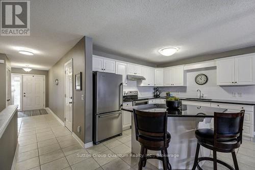 21 - 605 Welland Avenue, St. Catharines (Carlton/Bunting), ON - Indoor Photo Showing Kitchen