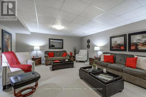 21 - 605 Welland Avenue, St. Catharines (Carlton/Bunting), ON - Indoor Photo Showing Living Room