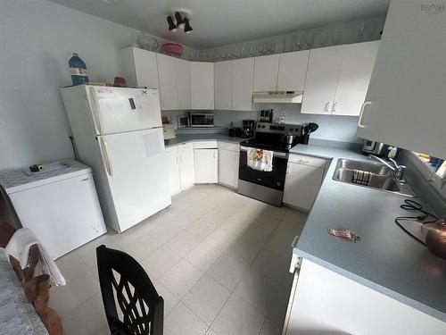 2 Pine Ridge Rd, Lower South River, NS 