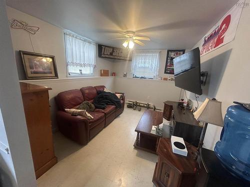 2 Pine Ridge Rd, Lower South River, NS 