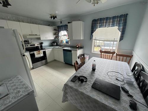 2 Pine Ridge Rd, Lower South River, NS 