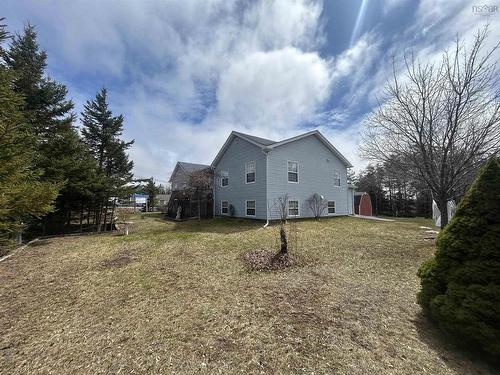 2 Pine Ridge Rd, Lower South River, NS 