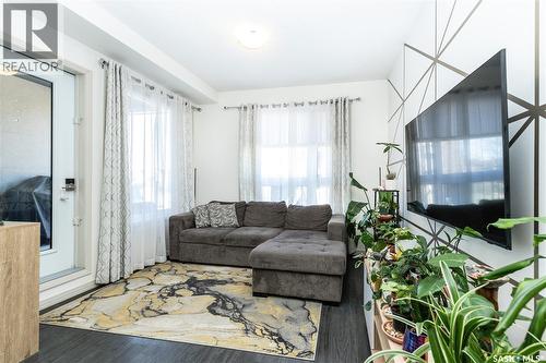 122 223 Evergreen Square, Saskatoon, SK - Indoor Photo Showing Living Room