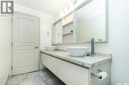 122 223 Evergreen Square, Saskatoon, SK - Indoor Photo Showing Bathroom
