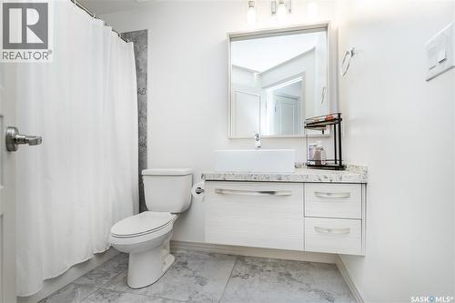 122 223 Evergreen Square, Saskatoon, SK - Indoor Photo Showing Bathroom