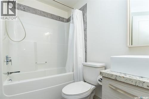 122 223 Evergreen Square, Saskatoon, SK - Indoor Photo Showing Bathroom