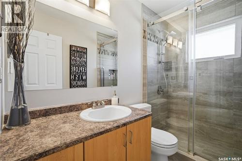 625 Guelph Crescent, Saskatoon, SK - Indoor Photo Showing Bathroom
