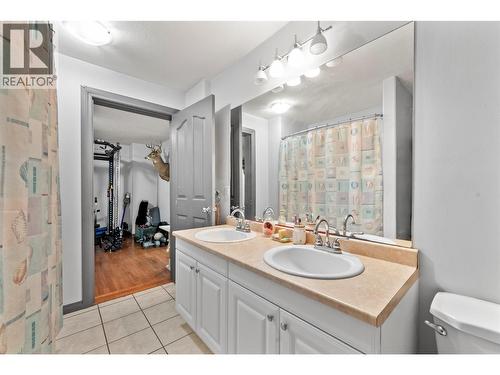3381 Trinity Valley Road, Enderby, BC - Indoor Photo Showing Bathroom