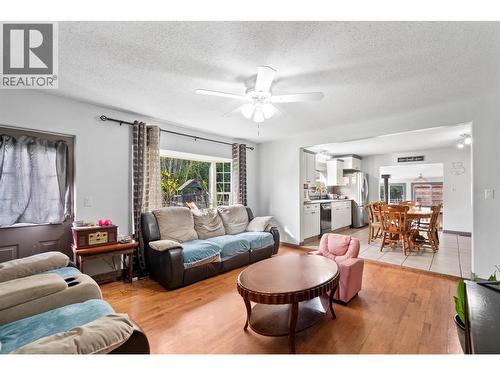3381 Trinity Valley Road, Enderby, BC - Indoor Photo Showing Living Room
