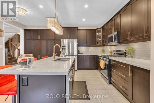 304 Leiterman Drive, Milton, ON - Indoor Photo Showing Kitchen With Double Sink With Upgraded Kitchen