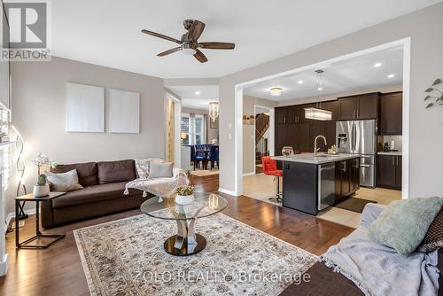 304 Leiterman Drive, Milton, ON - Indoor Photo Showing Living Room