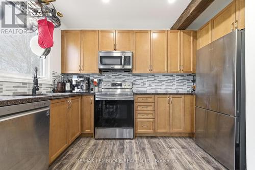 15 Alder Crescent, Deep River, ON - Indoor Photo Showing Kitchen