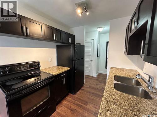 17 208 Lindsay Place, Saskatoon, SK - Indoor Photo Showing Kitchen With Double Sink