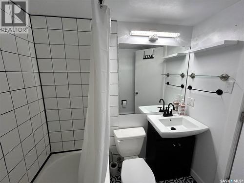 17 208 Lindsay Place, Saskatoon, SK - Indoor Photo Showing Bathroom