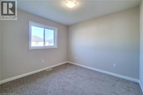 Neutral-toned room featuring a single window, light gray walls, and patterned gray carpet - 111 Alicia Crescent, Thorold, ON 