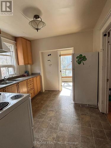 93 Peppler Street, Waterloo, ON - Indoor Photo Showing Laundry Room
