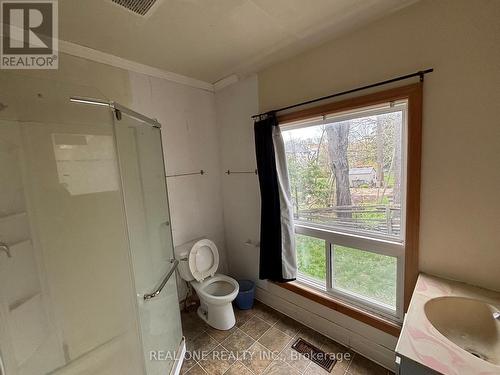 93 Peppler Street, Waterloo, ON - Indoor Photo Showing Bathroom