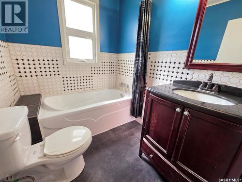 1020 Dahl Street E, Swift Current, SK - Indoor Photo Showing Bathroom