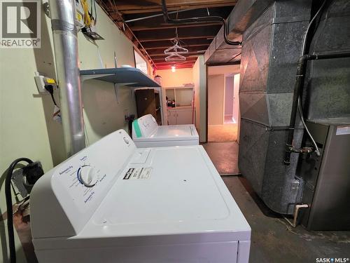 1020 Dahl Street E, Swift Current, SK - Indoor Photo Showing Laundry Room