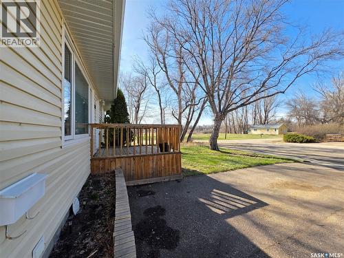 1020 Dahl Street E, Swift Current, SK - Outdoor