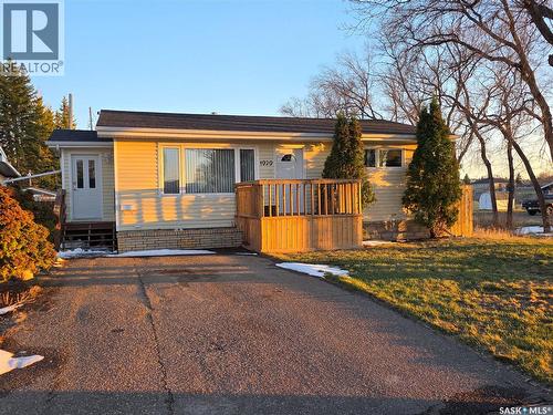 1020 Dahl Street E, Swift Current, SK - Outdoor With Deck Patio Veranda