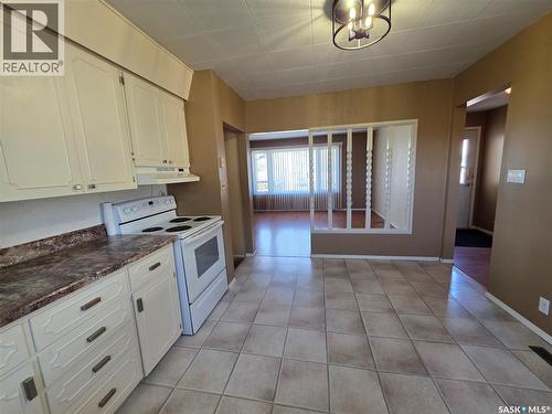 1020 Dahl Street E, Swift Current, SK - Indoor Photo Showing Kitchen
