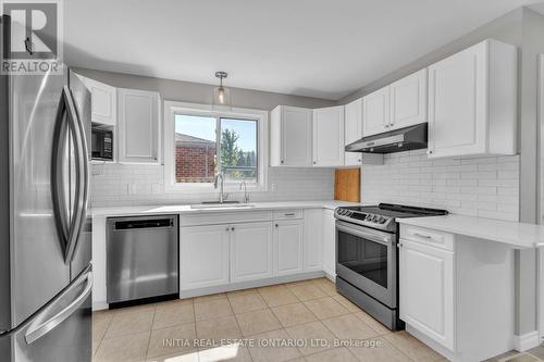 2021 Lumb Court, London North (North R), ON - Indoor Photo Showing Kitchen With Stainless Steel Kitchen