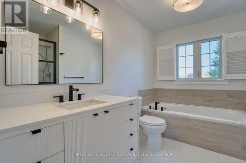 2021 Lumb Court, London North (North R), ON - Indoor Photo Showing Bathroom