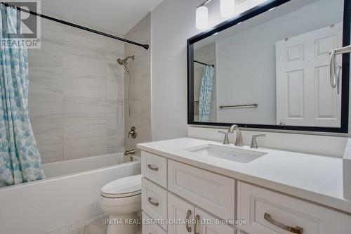 2021 Lumb Court, London North (North R), ON - Indoor Photo Showing Bathroom