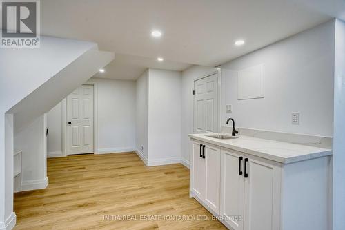 2021 Lumb Court, London North (North R), ON - Indoor