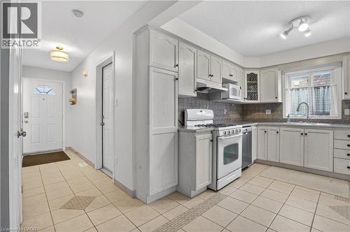 331 Keewatin Avenue, Kitchener, ON - Indoor Photo Showing Kitchen