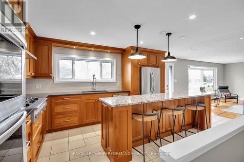 1321 Rustic Drive, Ottawa, ON - Indoor Photo Showing Kitchen With Upgraded Kitchen