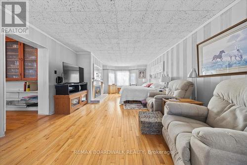 961 Kingsmere Avenue, Ottawa, ON - Indoor Photo Showing Living Room