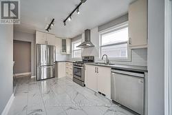 UPPER - 181 WAVERLY STREET S Oshawa, ON L1J 2L5