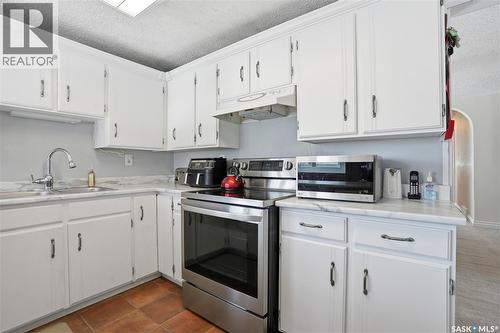 103 1St Street W, Hepburn, SK - Indoor Photo Showing Kitchen