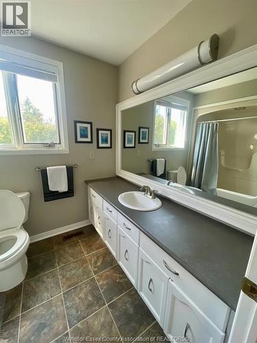 555 Jeffreybrook Drive, London, ON - Indoor Photo Showing Bathroom