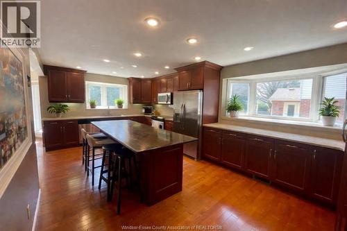 555 Jeffreybrook Drive, London, ON - Indoor Photo Showing Kitchen
